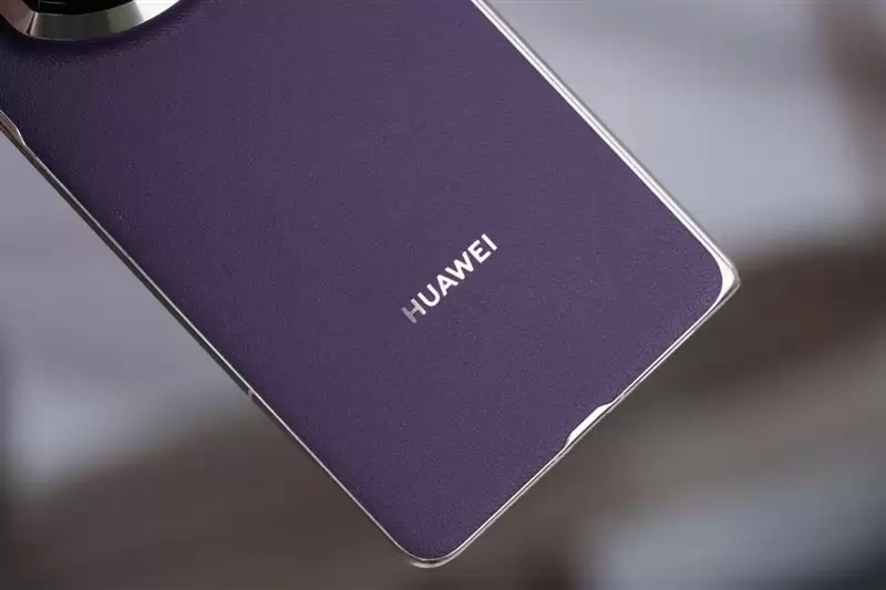 左手 AI右手大屏!华为Mate X7典藏版体验评测:鸿蒙OS 6.0加持 不仅是折叠更是掌上工作站