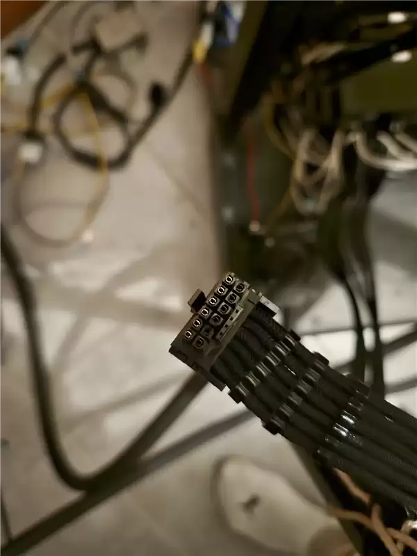 ROG夜神RTX 5090刷入1000W BIOS：无视保护报警结果烧接口！