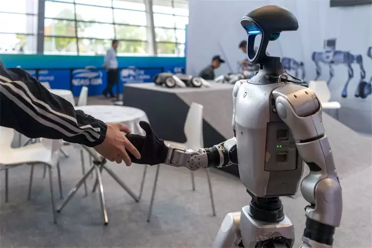 宇树科技CEO王兴兴：当前机器人技术水平非常接近10岁孩子水平