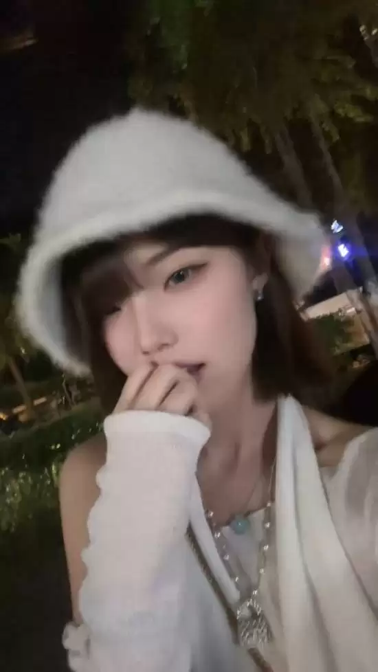 莎赫尔神似Faker引热议,与女版Deft合体出镜引爆网络