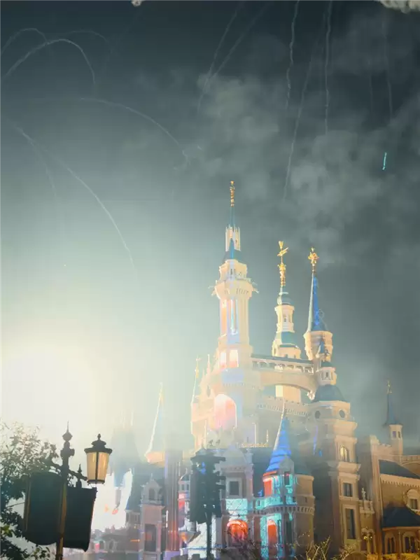 手机厂商搞了个新技术 说是能让你的照片不会过曝？