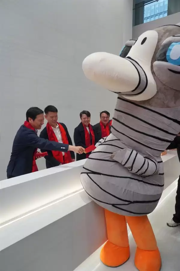 雷军给鹅鸭杀发开工红包:笑得合不拢嘴