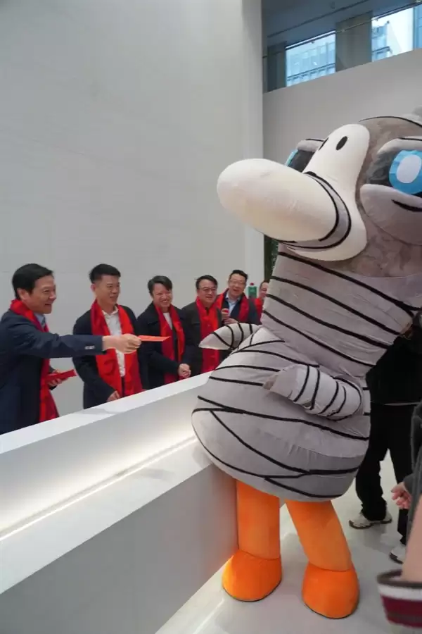 雷军给鹅鸭杀发开工红包:笑得合不拢嘴