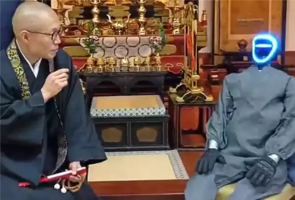 全球首款佛教仪轨人形机器人佛机器人Plus在京都亮相