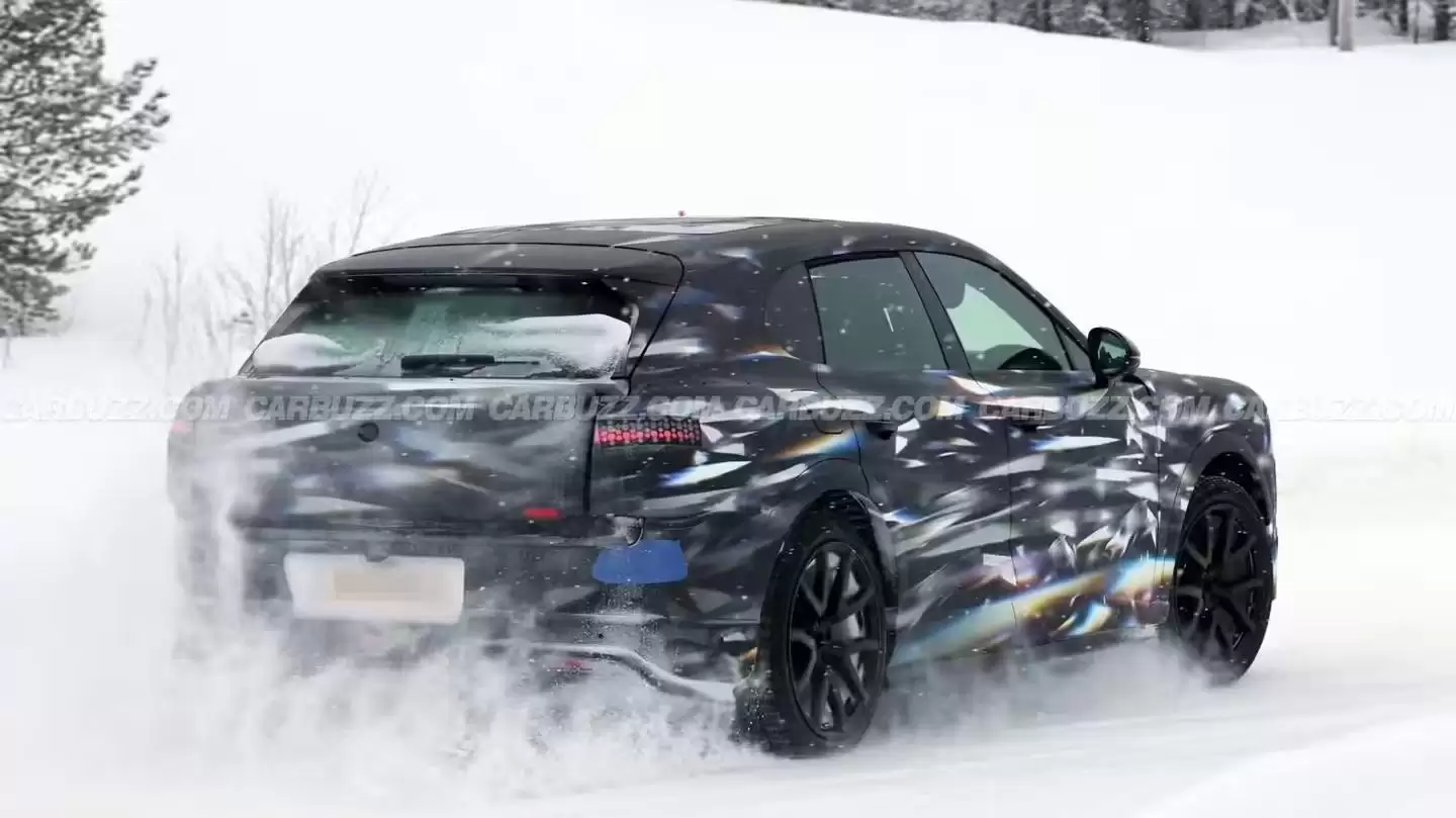 宾利城市纯电SUV路测图曝光：1156马力，雪地漂移秀实力