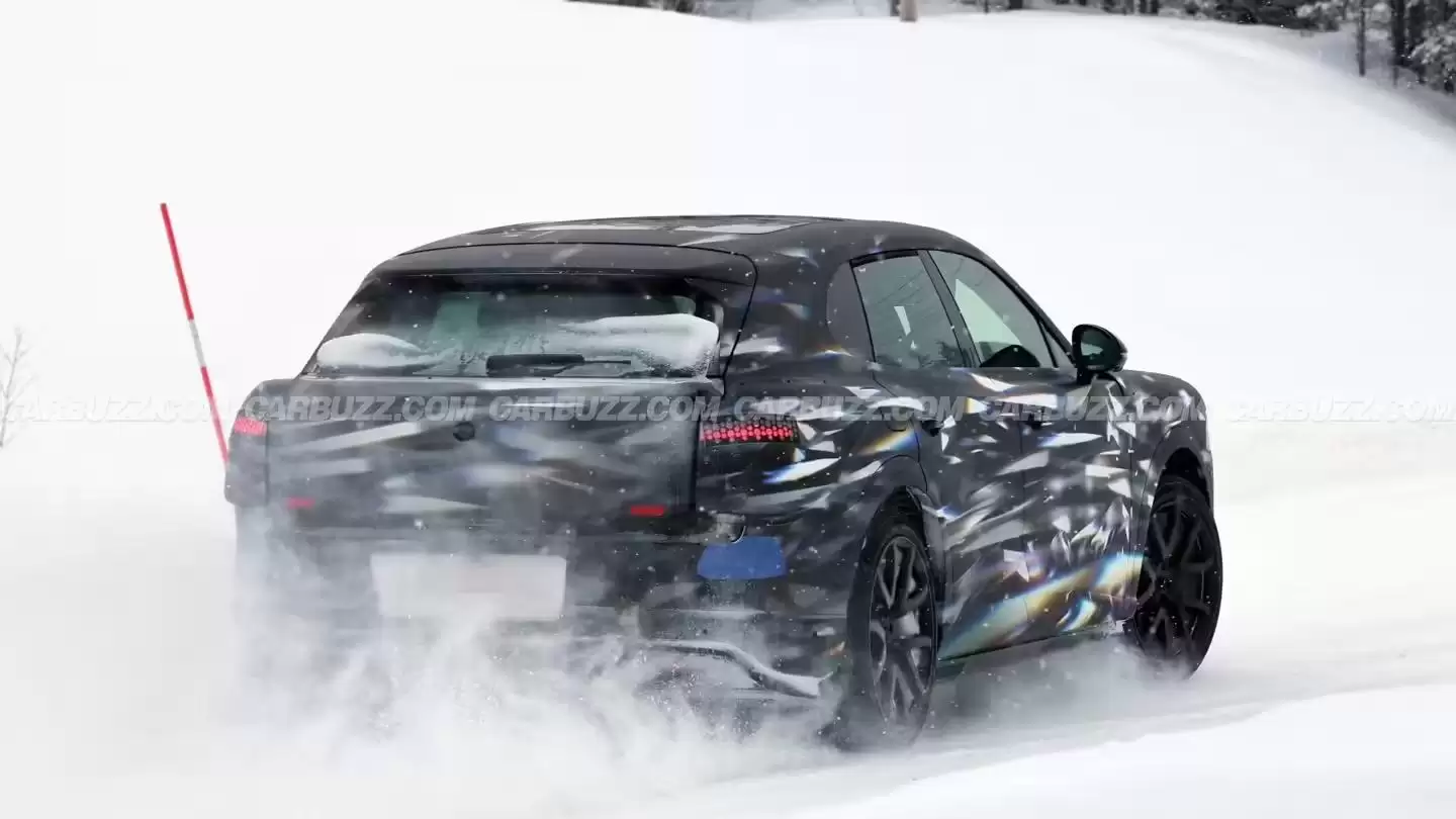 宾利城市纯电SUV路测图曝光：1156马力，雪地漂移秀实力