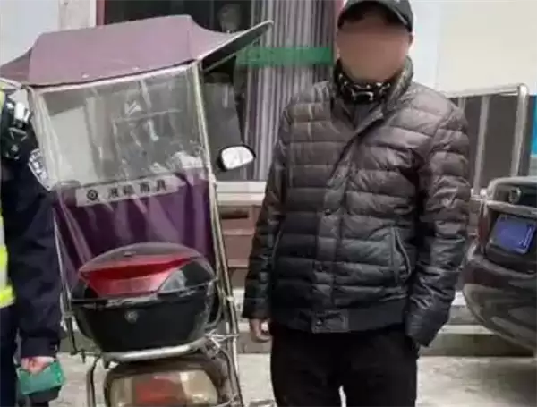 一男子酒后驾驶摩托被查 竟提议唱首歌抵罚!交警:依法处理