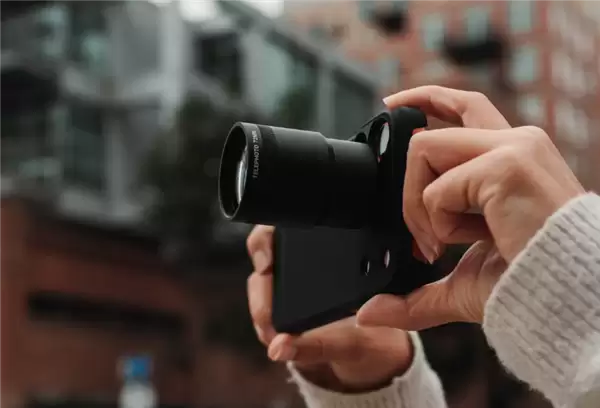 美国配件商发布iPhone长焦增距镜:iPhone 17 Pro系列支持24倍变焦