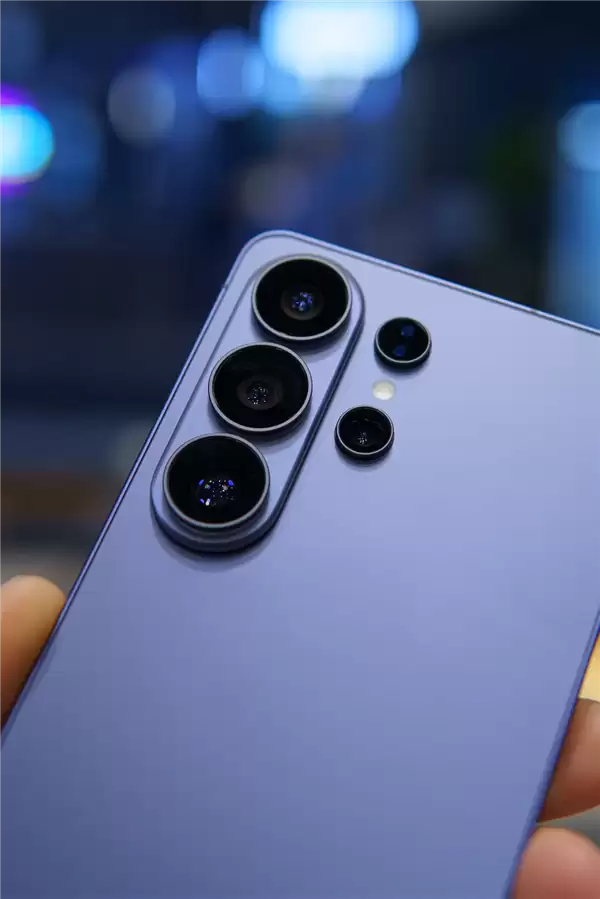 三星Galaxy S26 Ultra图赏：7.9mm万元机皇 比iPhone 17 Pro Max更轻薄