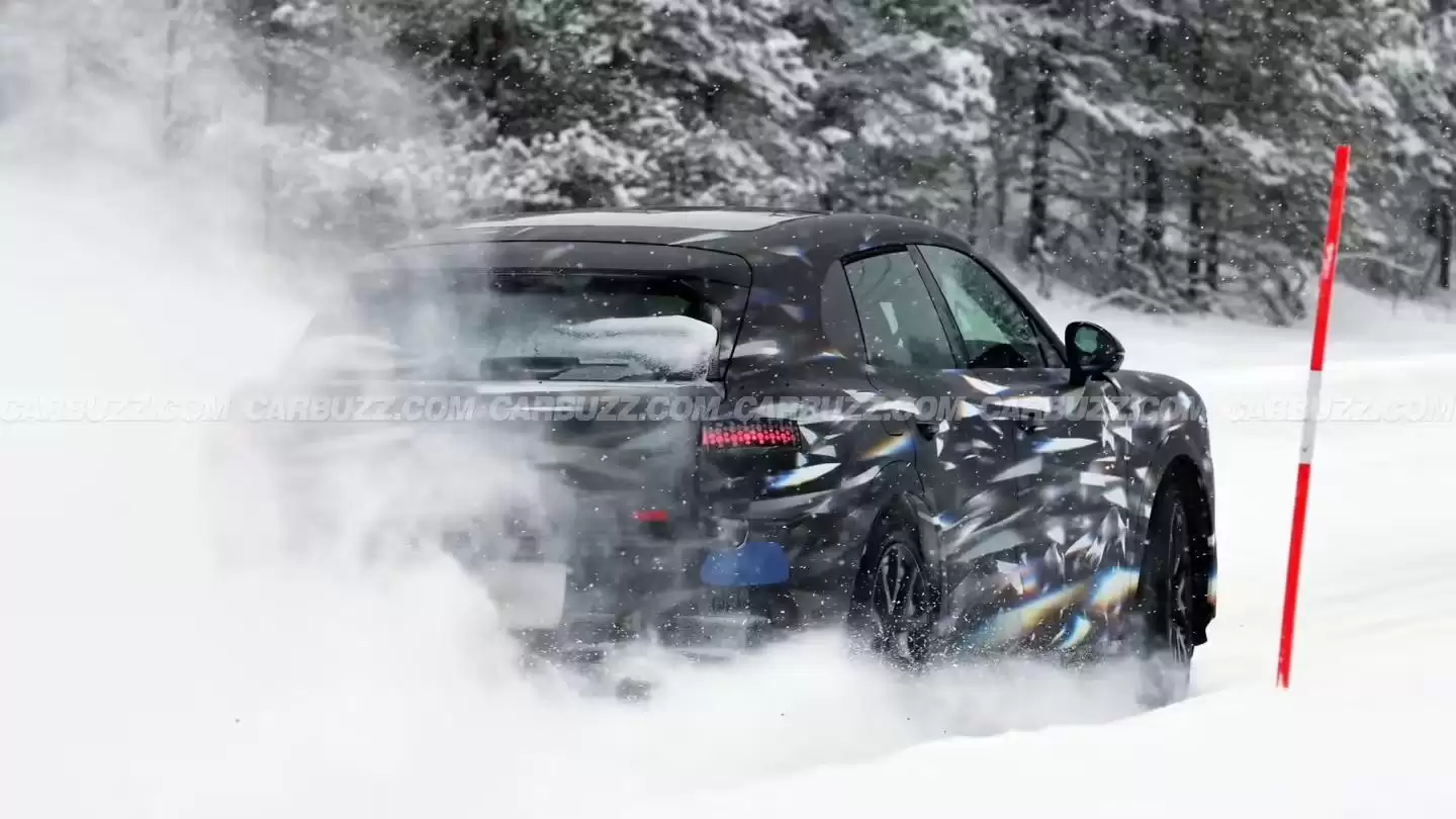 宾利城市纯电SUV路测图曝光：1156马力，雪地漂移秀实力