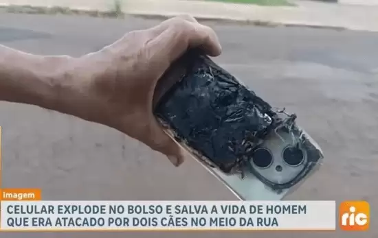 巴西男子遭恶犬袭击，新手机爆燃惊退双犬意外救命