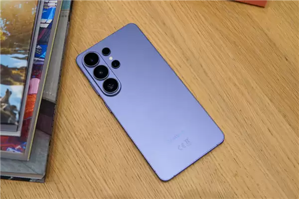 三星Galaxy S26 Ultra图赏：7.9mm万元机皇 比iPhone 17 Pro Max更轻薄