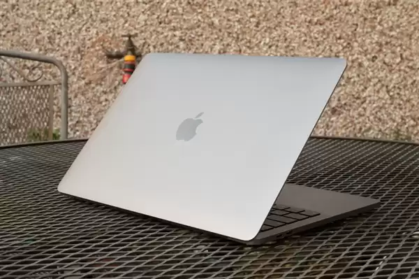 iPhone 17同款!苹果MacBook Pro登岛:外观新鲜出炉