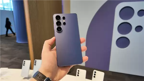 三星Galaxy S26 Ultra图赏：7.9mm万元机皇 比iPhone 17 Pro Max更轻薄