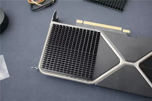 玩命改装！未发布RTX 3080 Ti 20GB推至550W：分流改造+液金齐上阵