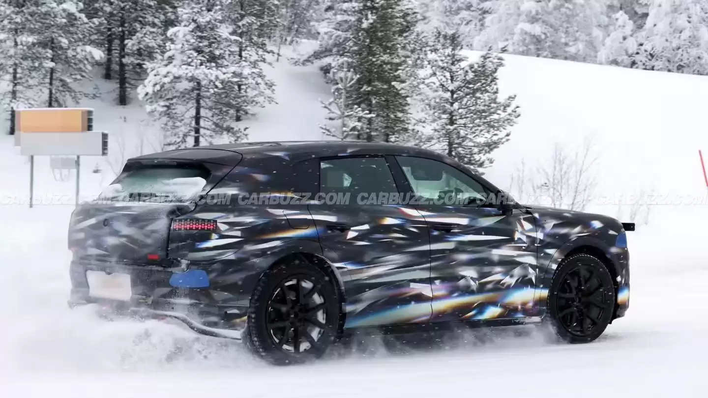 宾利城市纯电SUV路测图曝光：1156马力，雪地漂移秀实力