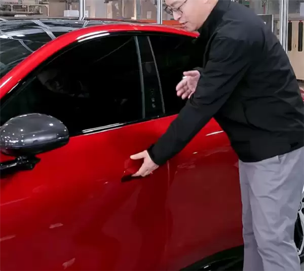 小米展示新一代SU7汽车机械门把手：后排座椅下配有备用电源