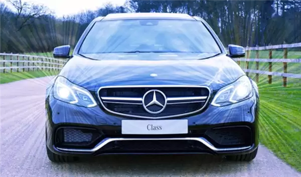 BBA老大地位不保!奔驰2025年在华营收大跌29% 全球利润直接腰斩