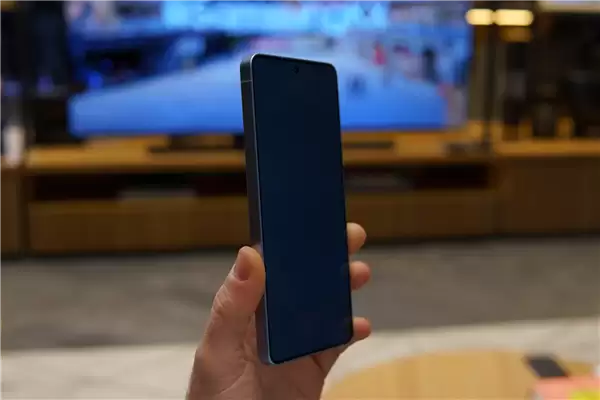 三星Galaxy S26 Ultra图赏：7.9mm万元机皇 比iPhone 17 Pro Max更轻薄