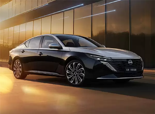 东风日产怒斥广汽丰田抄袭作业：天籁鸿蒙座舱宣传素材遭高度雷同模仿