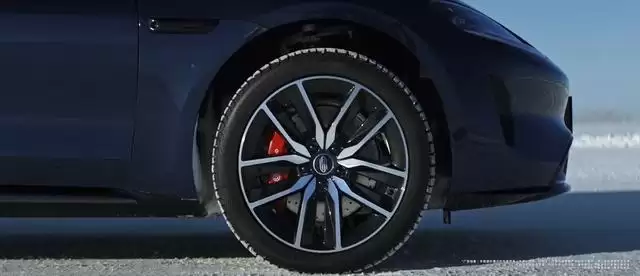 鸿蒙智行尚界Z7无伪装视频发布，全系搭载华为途灵平台