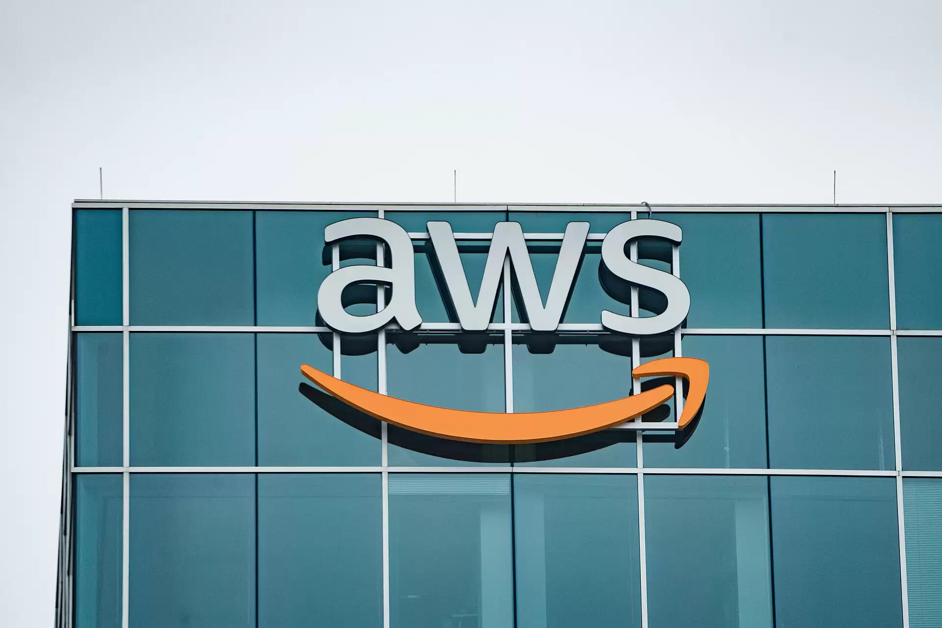 \ AWS_-_Amazon_Web_Services_Office_in_Houston,_Texas_(46600198075).jpg