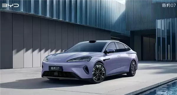 爆款预定！比亚迪海狮07 EV官图发布：全新紫色外观炫新登场