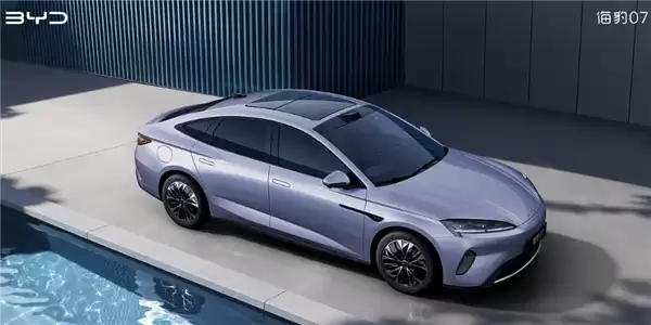 爆款预定！比亚迪海狮07 EV官图发布：全新紫色外观炫新登场