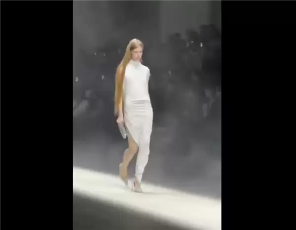 马斯克情何以堪:大儿子变性成女人后登上米兰时装周 为Gucci走秀