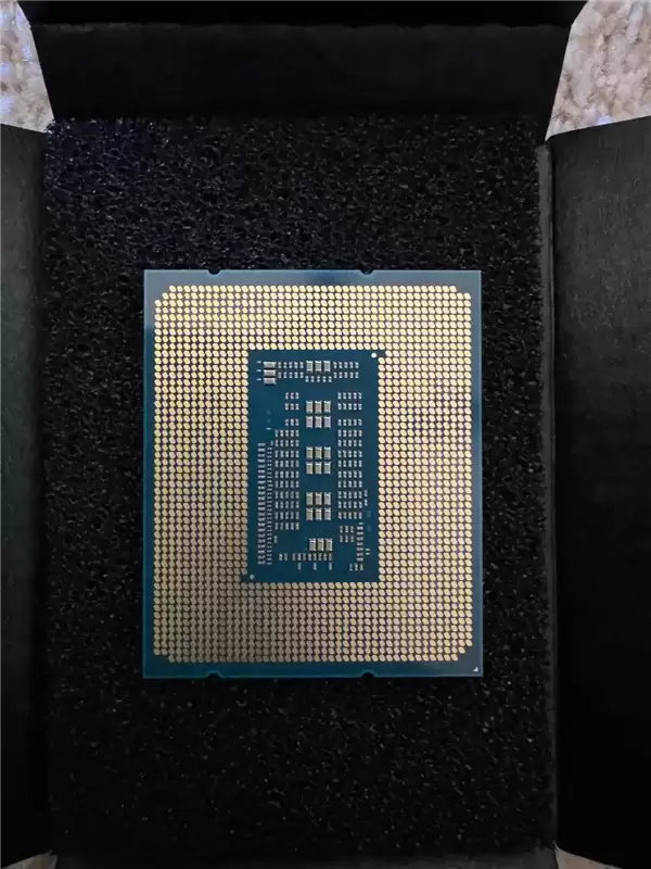 12个纯P核+无E核!英特尔酷睿9 273PQE现身Z790主板