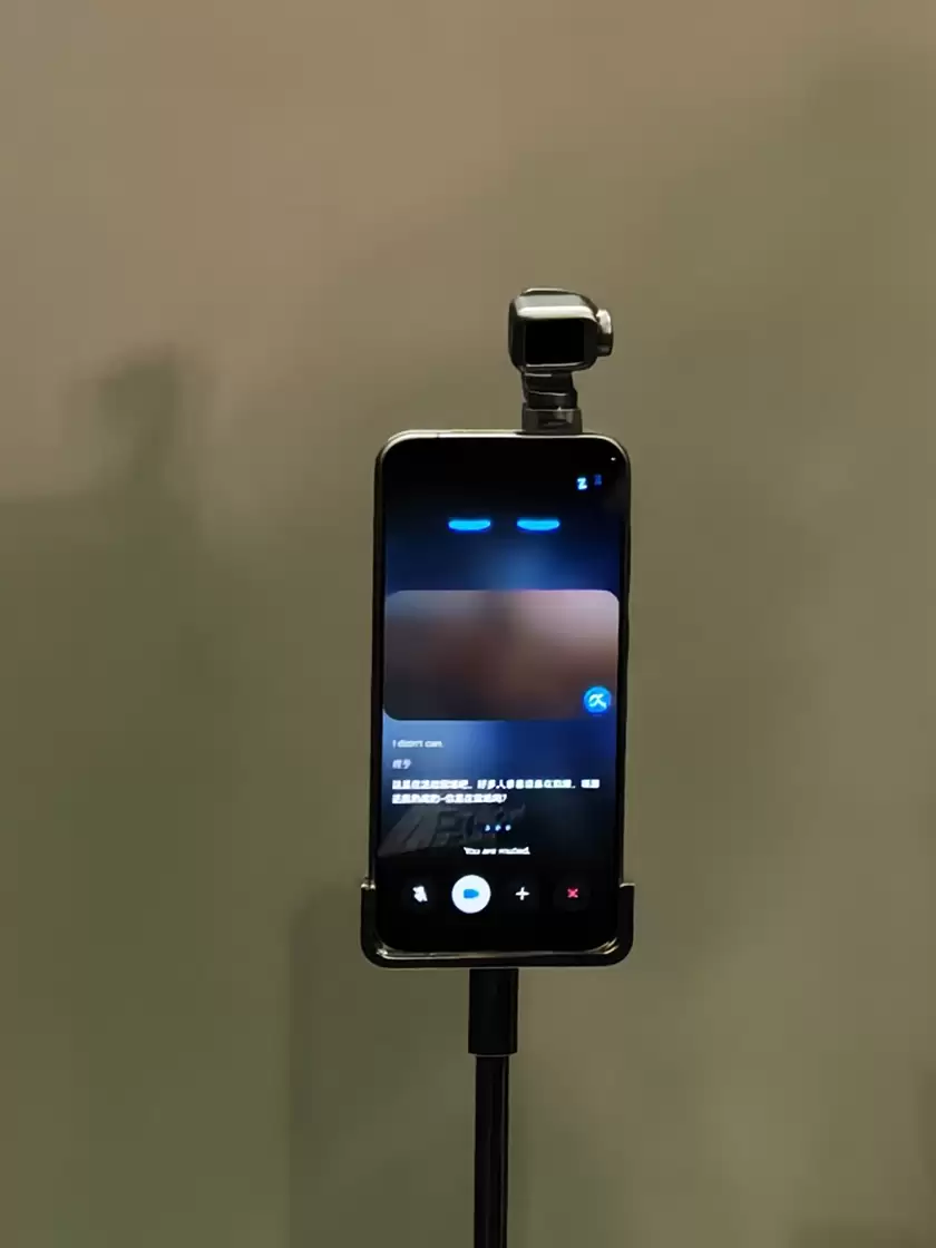 荣耀Robot Phone亮相MWC CEO李健:手机不应是“无聊黑色方块” 荣耀Robot Phone亮相MWC CEO李健:手机不应是“无聊黑色方块”