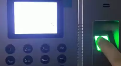 7年每日早到10分钟!男子索要2万加班费 法院回应:不算加班算自律