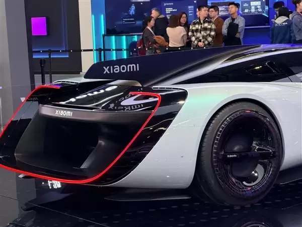 小米超跑实车线下展示 雷军：1:8大车模成本非常贵 有多少人想要