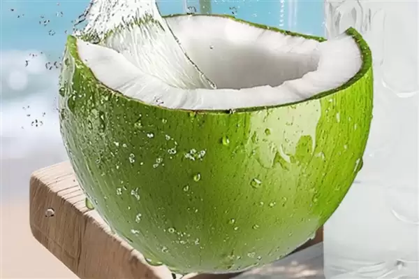 年轻人超爱的椰子水塌房了：违规加糖加水