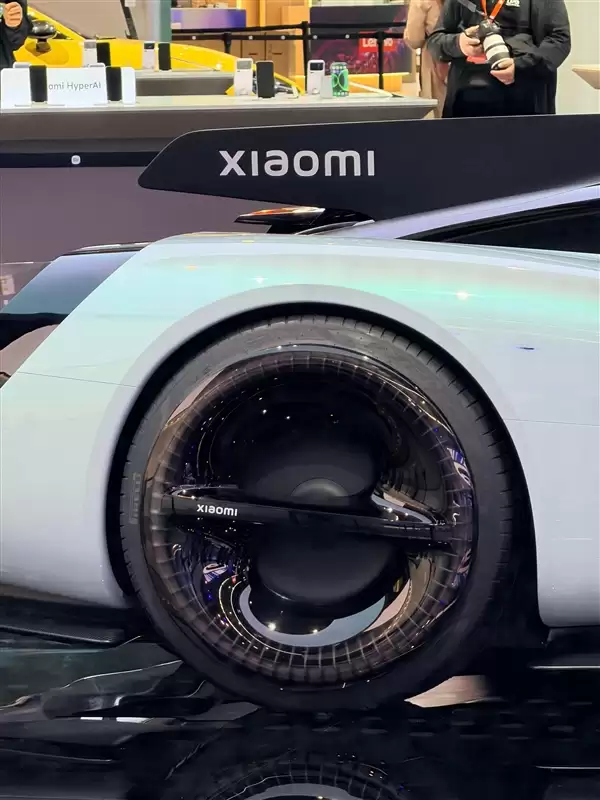 小米超跑实车线下展示 雷军：1:8大车模成本非常贵 有多少人想要