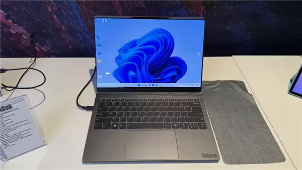 屏幕想放哪就放哪!联想模块化AI PC来了:单双屏自由切换、接口随意拼