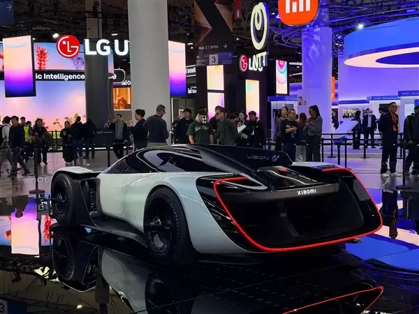 小米超跑实车线下展示 雷军：1:8大车模成本非常贵 有多少人想要