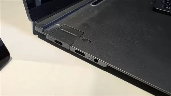 屏幕想放哪就放哪!联想模块化AI PC来了:单双屏自由切换、接口随意拼