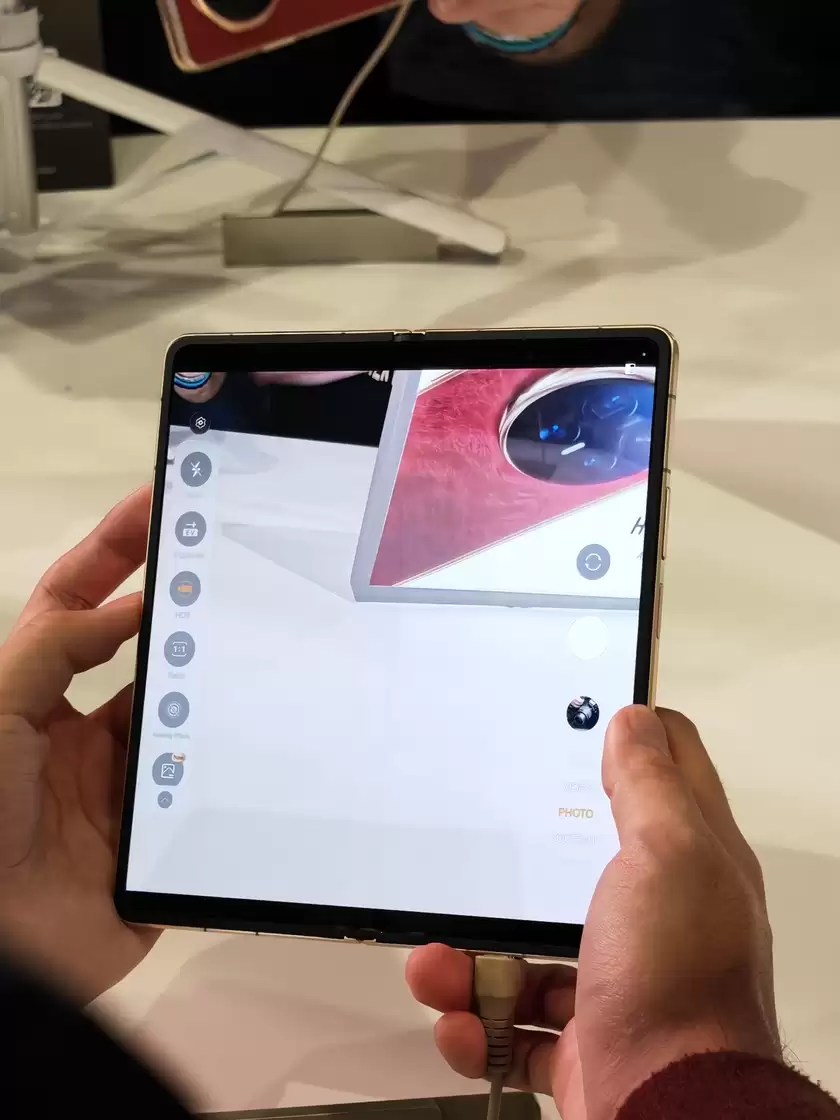 荣耀Magic V6 2026MWC全球首发 以跨代技术重新定义折叠旗舰 荣耀Magic V6 2026MWC全球首发 以跨代技术重新定义折叠旗舰