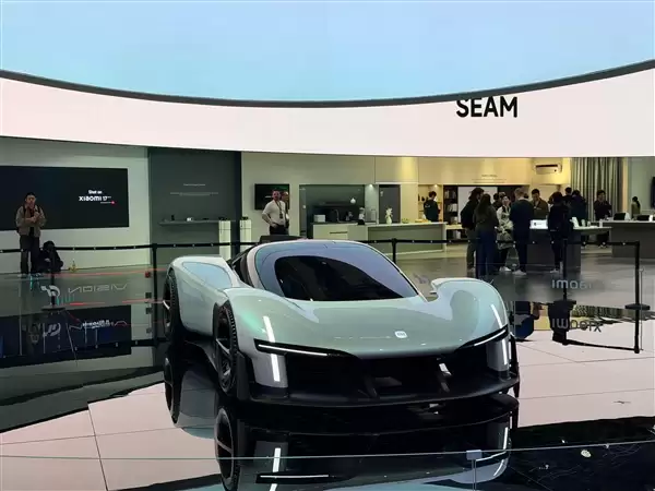 小米超跑实车线下展示 雷军：1:8大车模成本非常贵 有多少人想要