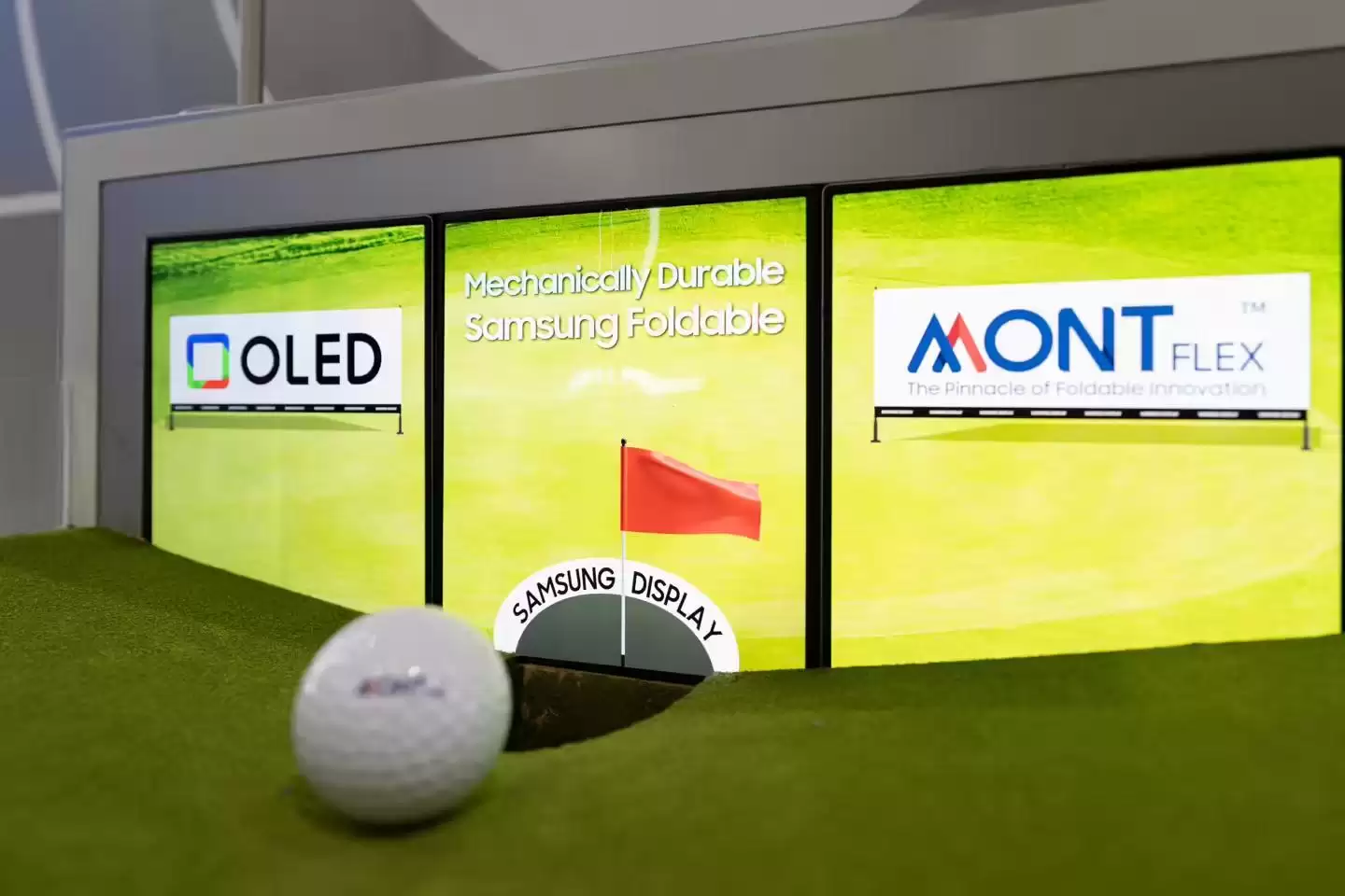 三星显示MWC进行高尔夫推杆、篮球投篮测试,展示可折叠OLED耐用性