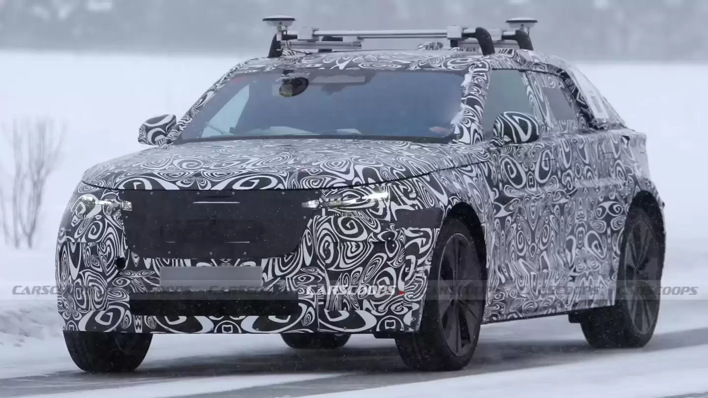 纯电版路虎揽胜星脉SUV路测图曝光:低趴车身、隐藏式门把手