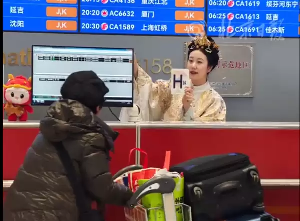 问询员成了打卡景点！首都机场汉服小姐姐火了