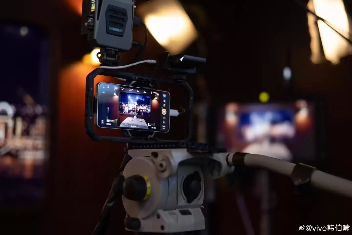 vivo韩伯啸详解X300 Ultra手机视频拍摄升级要点：全焦段支持10bit色深、Log模式