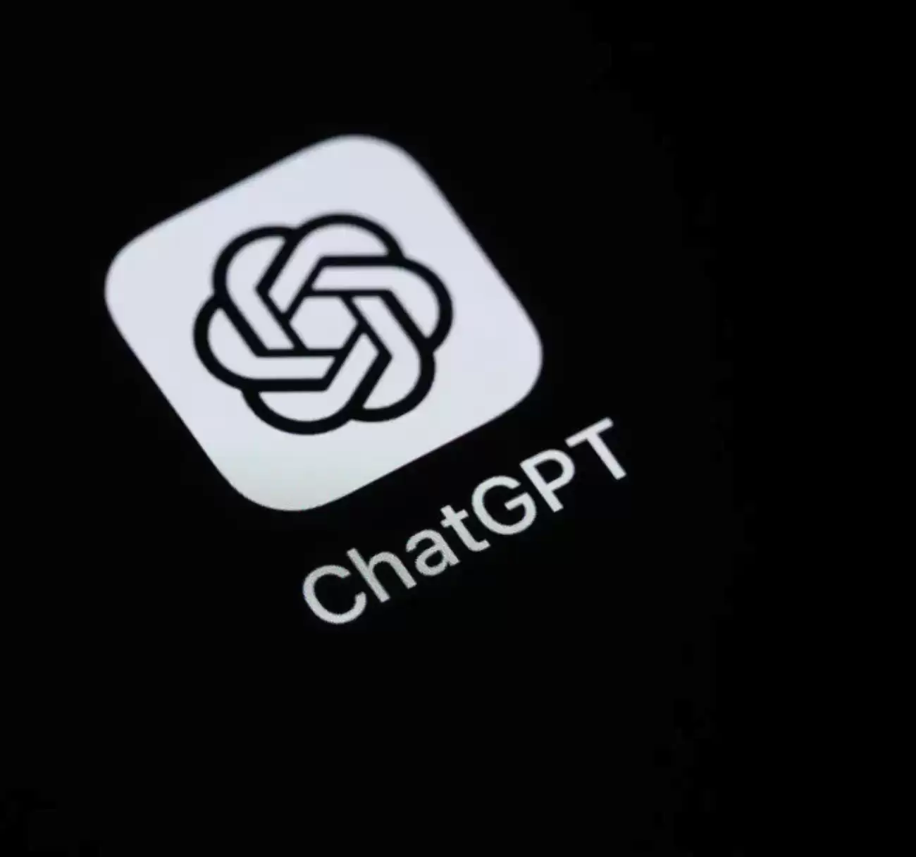 OpenAI与美军方合作惹众怒:ChatGPT卸载量暴增295% 一星评价暴涨775%