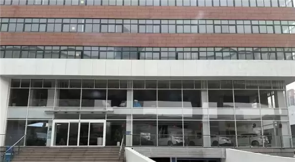 济南一宝马4S店人去楼空!车主担忧售后权益 客服回应