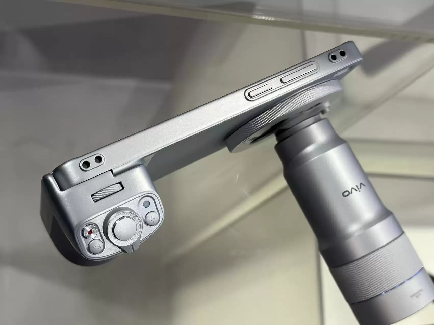 vivo X300 Ultra MWC全球首秀 专业摄影装备塞进手机