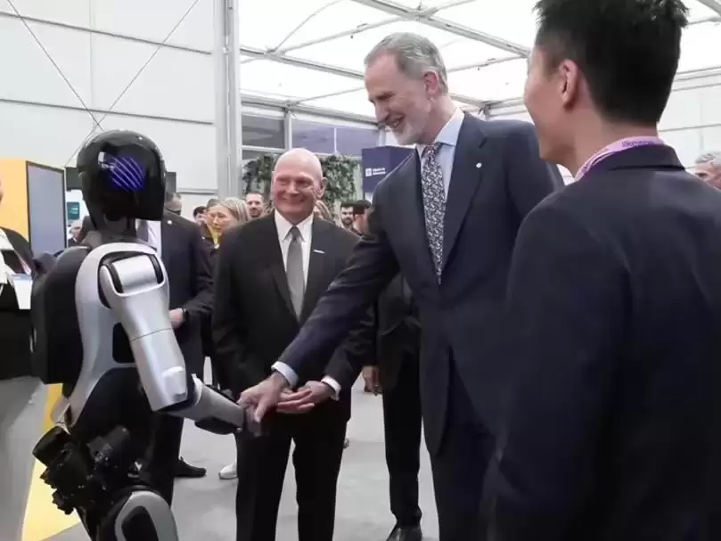 智元海外独立站上线,机器人899欧元起租