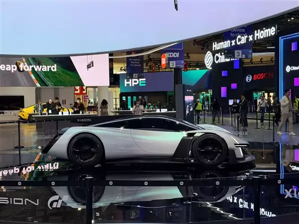 小米超跑实车线下展示 雷军:1:8大车模成本非常贵 有多少人想要