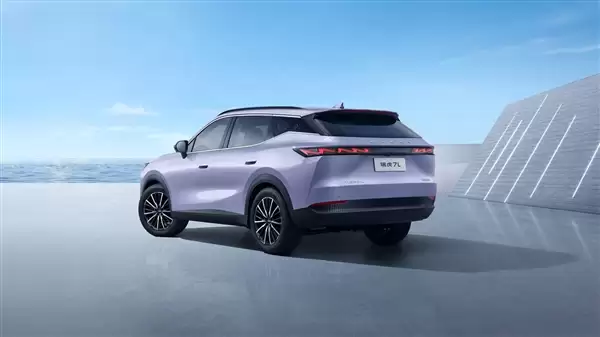 燃油车不死 奇瑞瑞虎7L官图发布:大嘴很精神